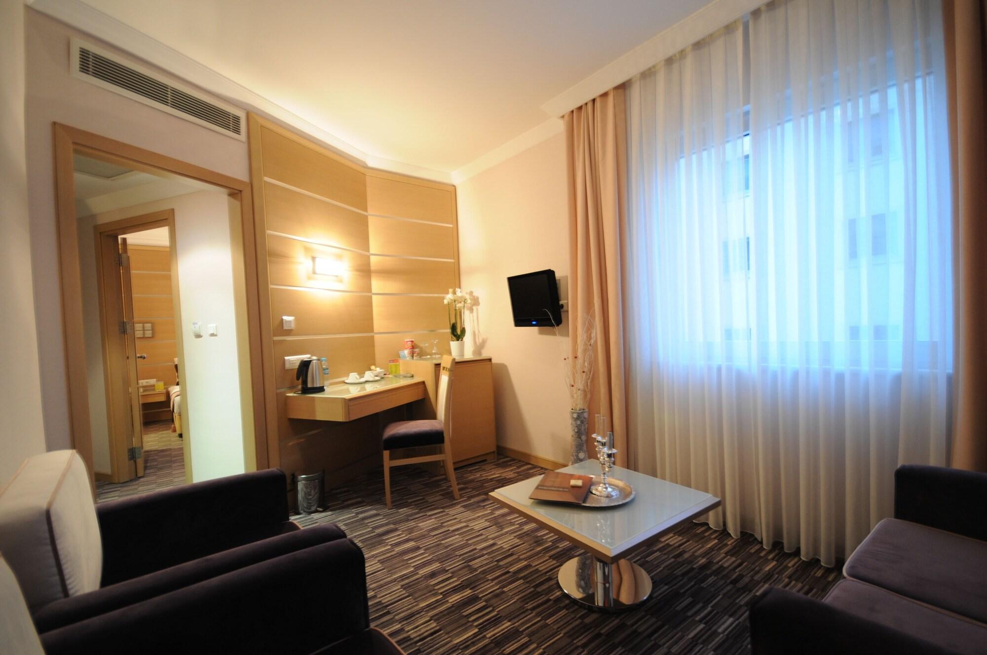 Sv Business Hotel Taksim Estambul Exterior foto