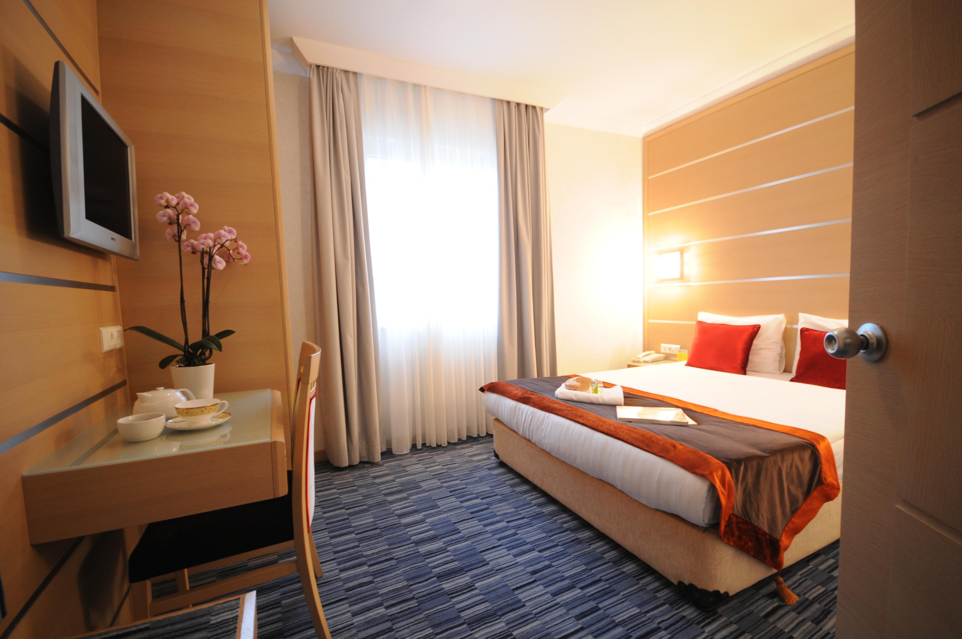 Sv Business Hotel Taksim Estambul Exterior foto