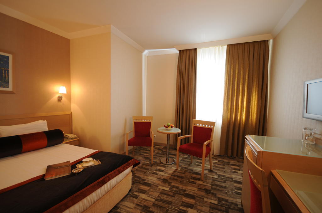 Sv Business Hotel Taksim Estambul Exterior foto